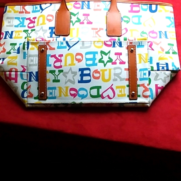 🎁 NEW Dooney & Burke Rainbow Design Large Travel Bag Tote/ Dust Cover - Picture 9 of 13